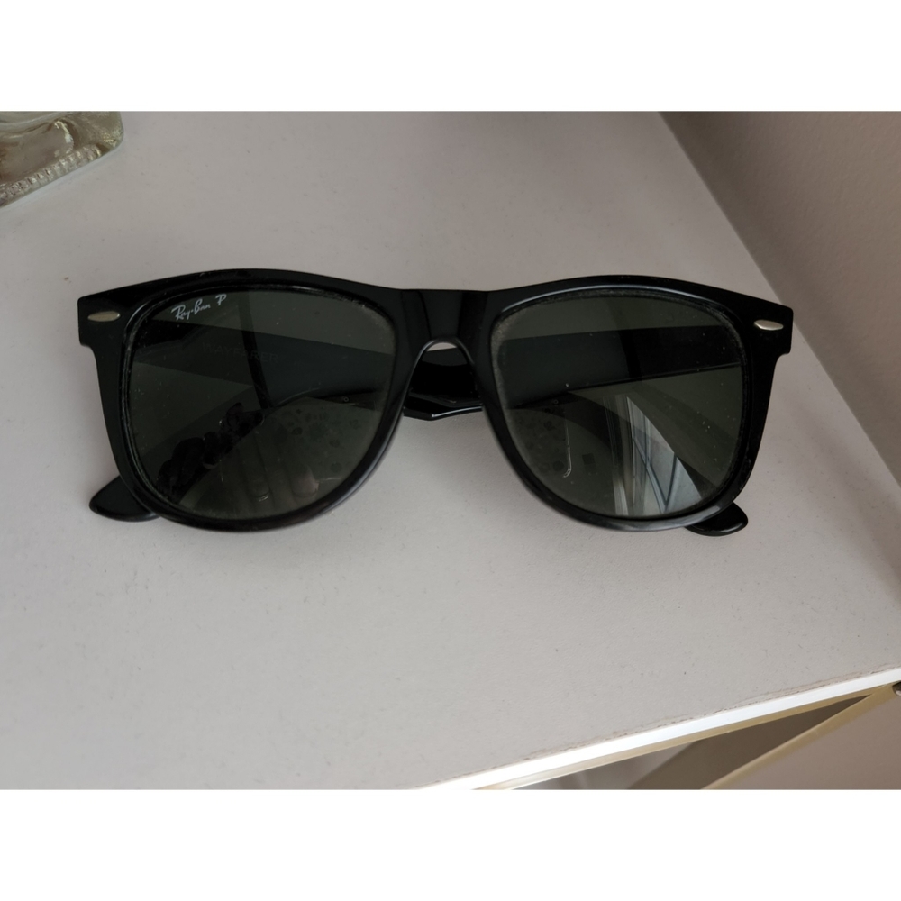 Ray-Ban Wayfarer Polarized Sunglasses